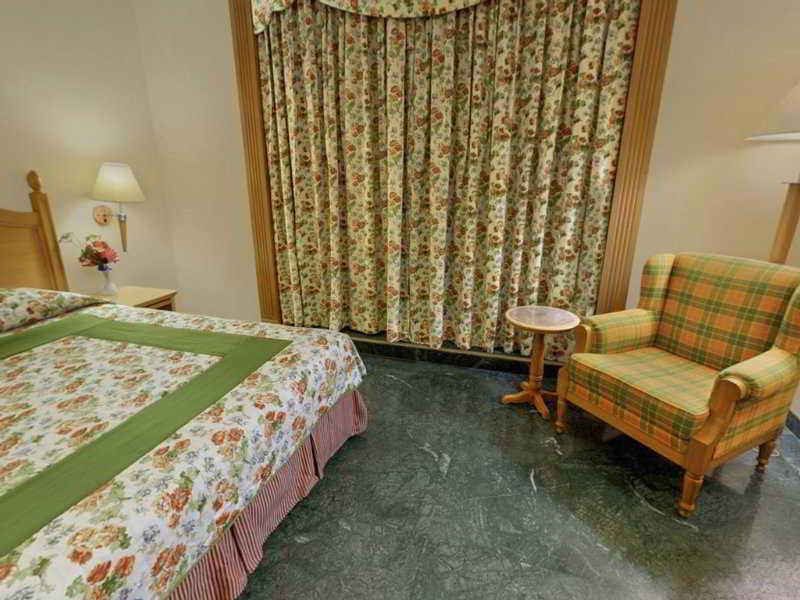Savoy Suites Noida Szoba fotó