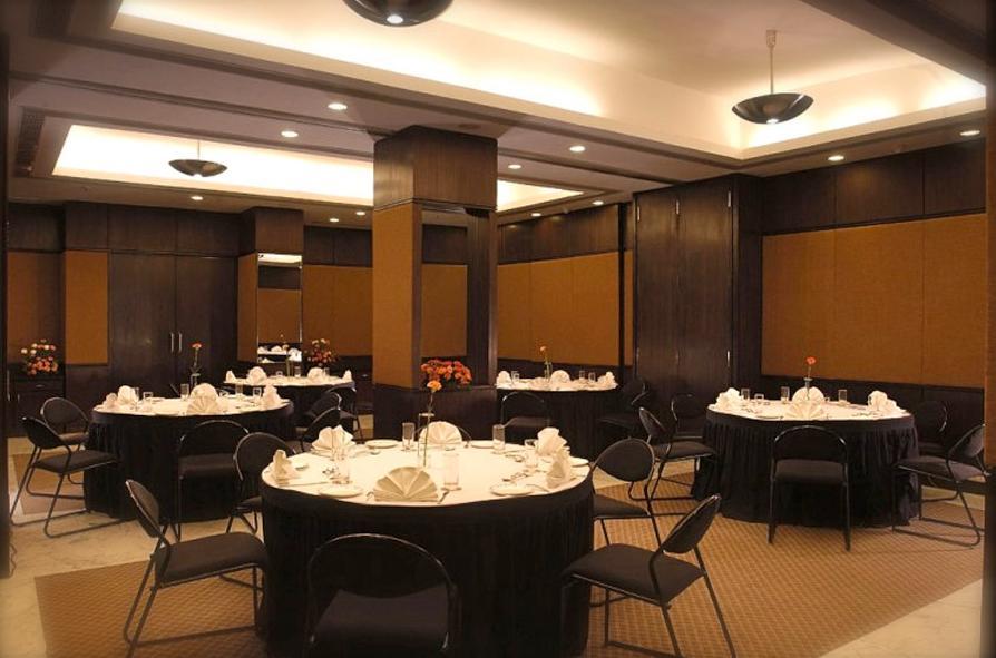 Savoy Suites Noida Étterem fotó